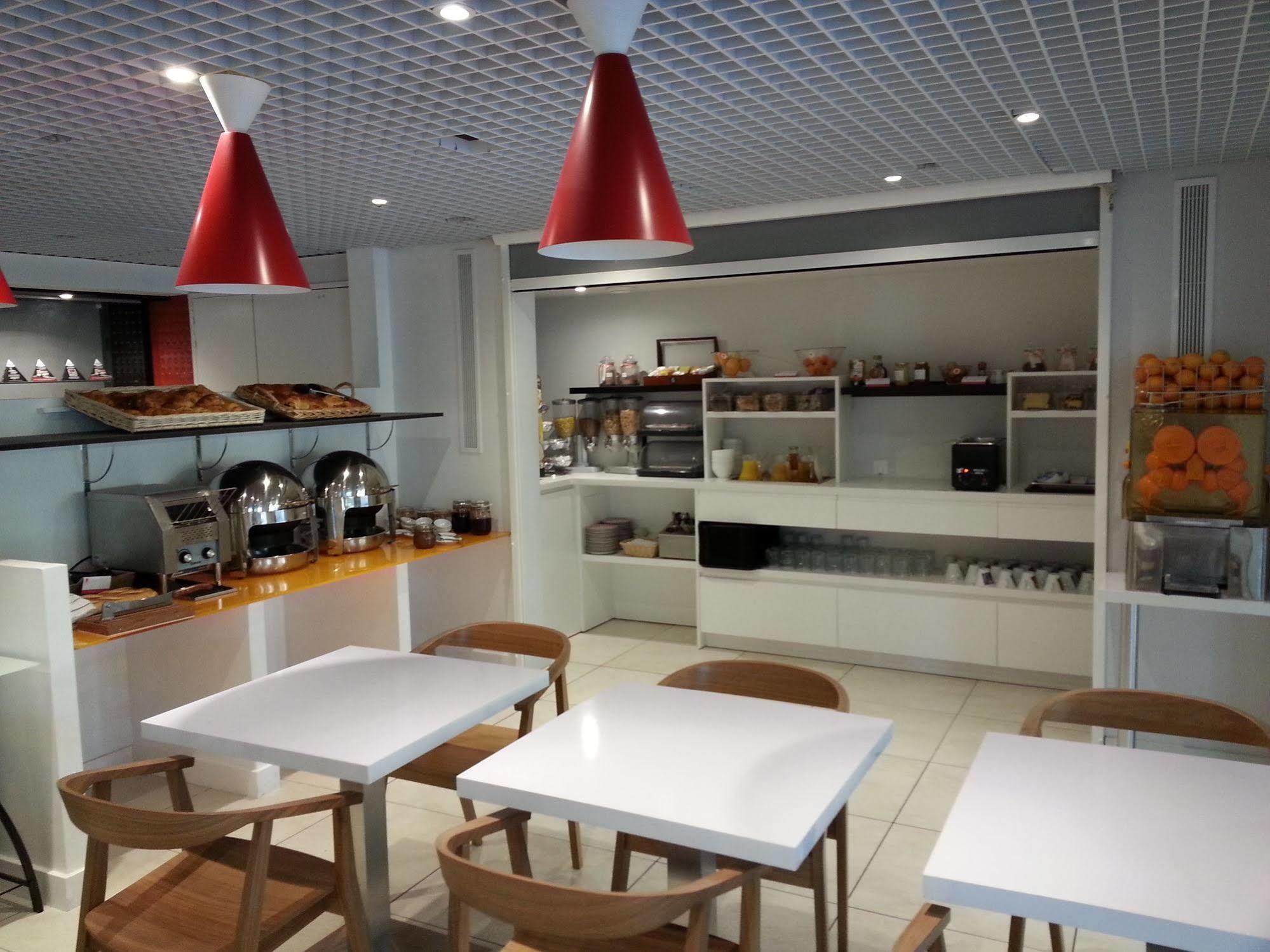 Brit Hotel Porte D'Espagne 페르피냥 외부 사진